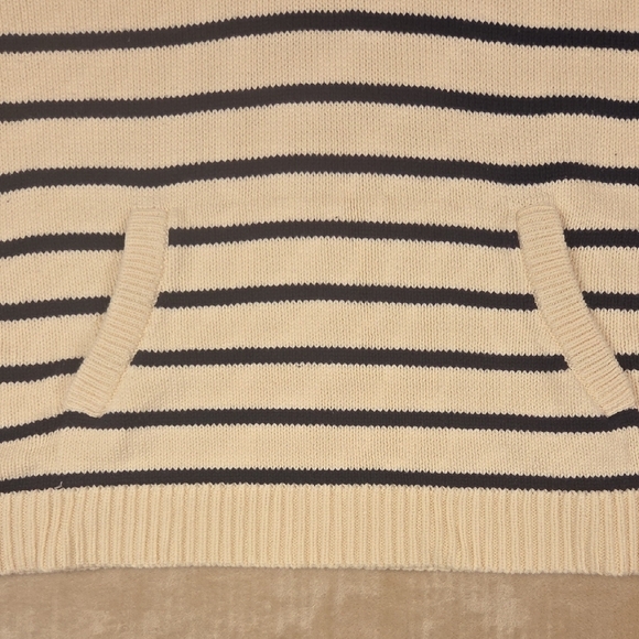 Liz Claiborne Ivory and Navy Striped Knit Top - Picture 3 of 10